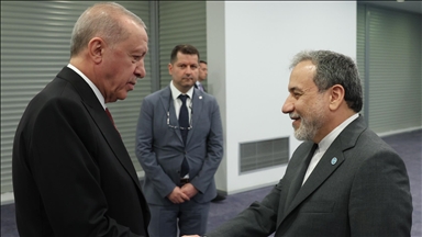 الرئيس أردوغان يلتقي وزير الخارجية الإيراني بإسطنبول